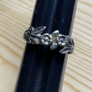 Vintage Silver Tone Floral Ring
